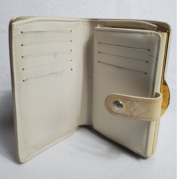 Louis Vuitton Handbags - Authentic Preowned LV Vernis Kiss Lock Wallet